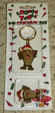 Looney Tunes - Tasmanian Devil Key Chain / Ring  Pin Set