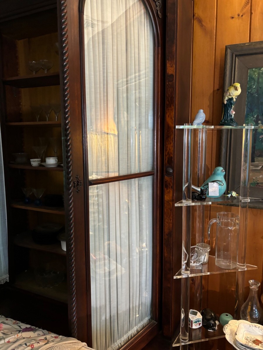 VICTORIAN GUN CABINET/DISPLAY CAB - WALNUT BURL & MAHOGANY VICTORIAN GUN CABINET/DISPLAY CAB - WALNUT BURL & MAHOGANY