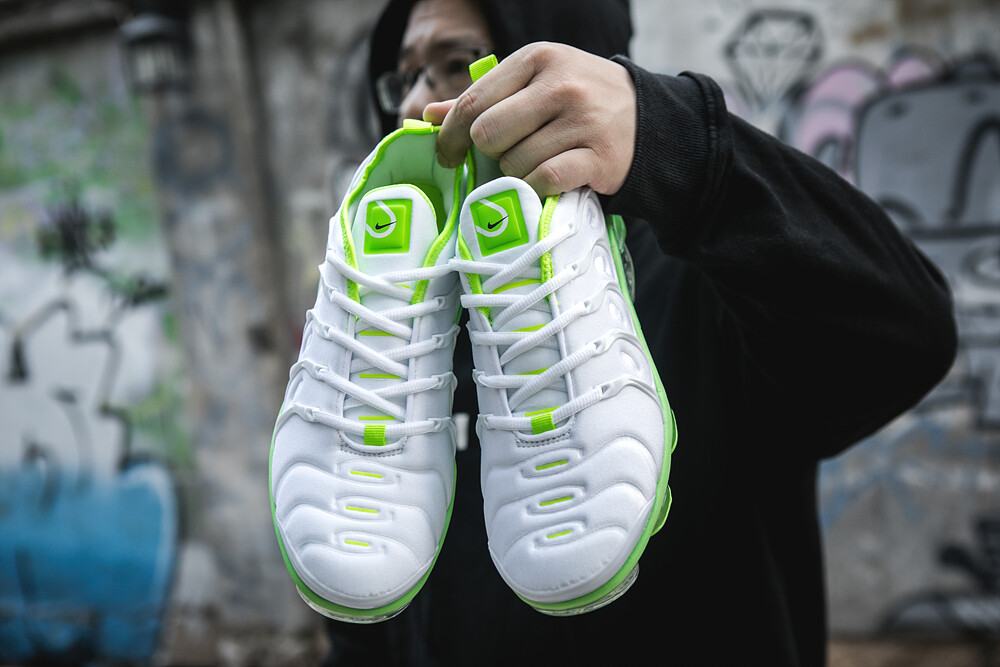white neptune green vapormax plus