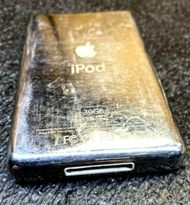 Apple iPod classic 5th Generation Black (30 GB) MA146LL/A w