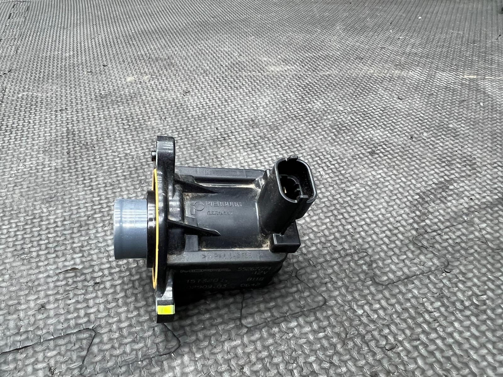 15-19 FERRARI 488 GTB SPIDER INLET AIR INTAKE DUCT HOSE TUBE SOLENOID OEM
