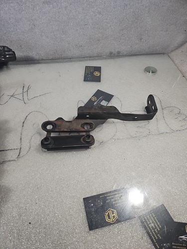 Mercedes-Benz C-Klasse W204 Katalysatorhalter rechts innen A2044926141