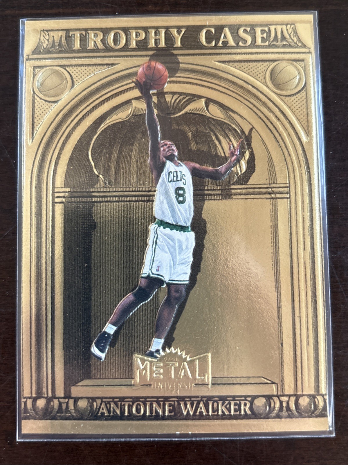 1997-98 Metal Universe Championship #10 TC Antoine Walker Trophy Case