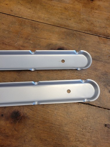 Small Block Chevrolet Valve Covers Chevrolet Pair - Picture 8 of 9