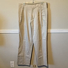 Dockers D3 Classic Fit Pants Mens 33x30 Beige Signature Khaki Pleated NWOT
