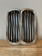 Genuine Bmw 2002 E10 Kidney Center Grill Late Model 1974-1976 Used Free Ship Genuine Bmw 2002 E10 Kidney Center Grill Late Model 1974-1976 Used Free Ship