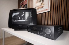 Grundig Röhrenfernseher + Sharp VHS Recorder Set - Paketangebot Top Zustand