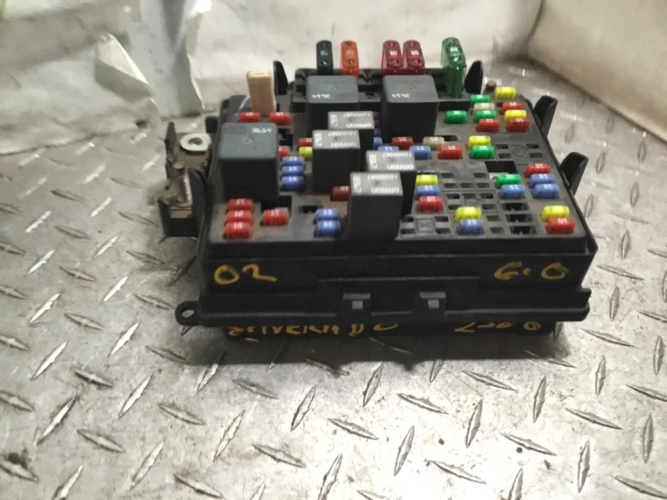 2002 SILVERADO 2500HD 6.0 2WD GMC SIERRA 熔断器原始设备制造商 P/N 15328806-05  — 第 3/4 张图片