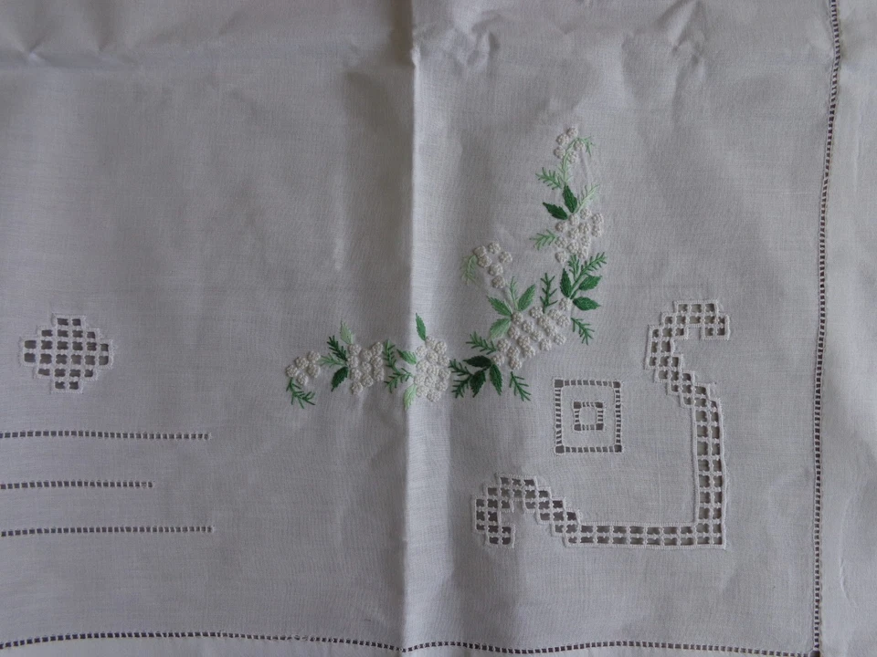 Linge ancien Chemin de Table   avec broderies de jours - Photo 2/3