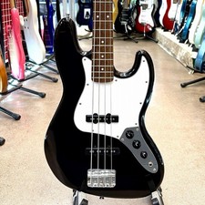Squier Affinity Jazz Bass Used Poplar body Black w/Soft case