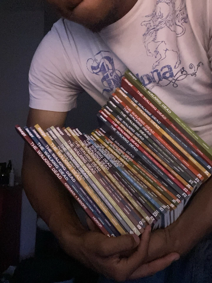 Novelas gráficas de The Walking Dead Vol. #1-32 TPB Colección Completa Foto 3 de 3