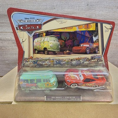 Disney Pixar Cars Fillmore & Lightning McQueen Movie Moments 2 Stück Modellspielzeug NEU