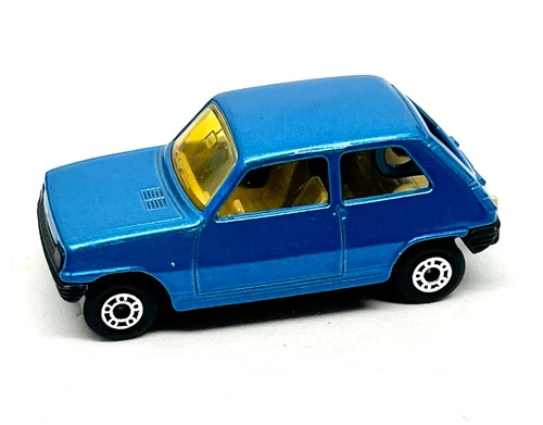 Matchbox Lesney Superfast 21 Renault 5TL  in darkish blue, black base, mint!