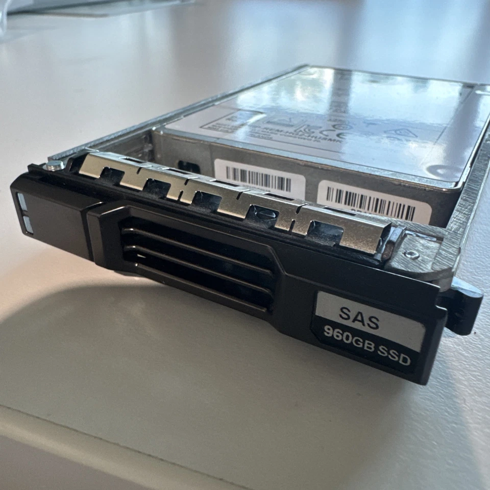 Dell Compellent 960GB 12Gbps SAS RI MLC 2.5 SSD (JM8V4) - Image 2 of 4