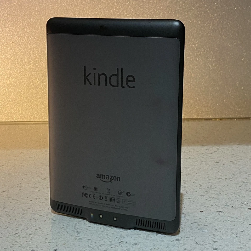 Amazon Kindle Touch Graphite D01200 4th Generation  #321 - Image 3 of 4