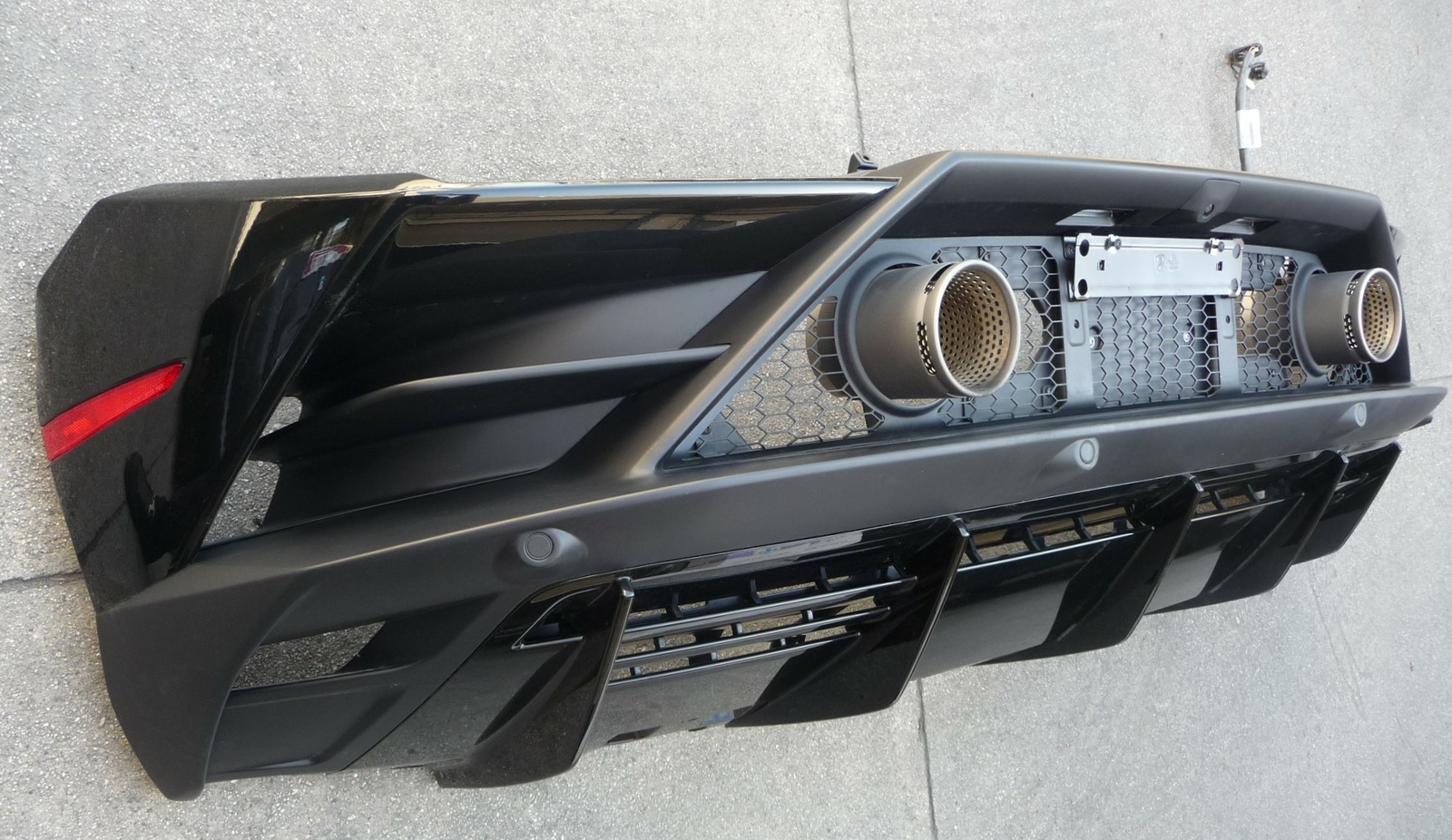 20-22 Lamborghini Huracan Evo Rear Bumper Grille Diffuser Complete 4T0807497T OE