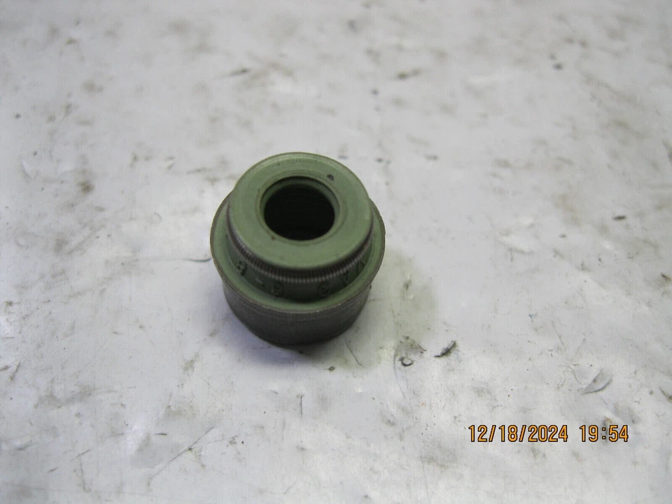 8 Engine Valve Stem Oil Seals Victor Reinz B45940 (8 pack) Foto 2 de 4