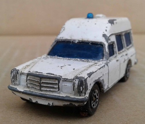 SELECTION OF MODEL AMBULANCES inc. MATCHBOX, LESNEY & CORGI. - Picture 29 of 101
