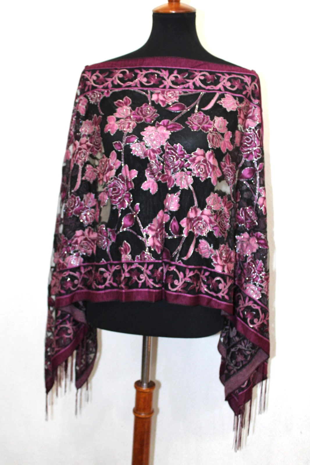 Unbranded Purple Roses Mesh Fringed Poncho Pullover No Sleeves Silver Accents
Opens in a new window