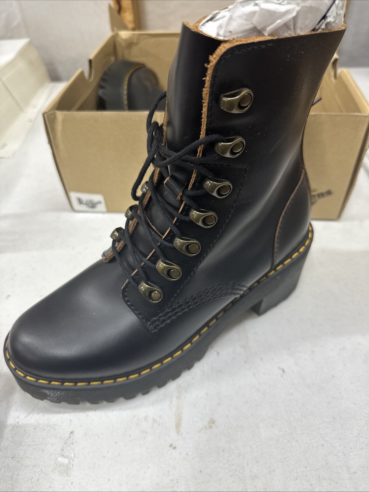 SAOLA Dr. Martens Donna Leona Nero Platform Suola in Gomma Vestibilità Standard Donna Taglia 7