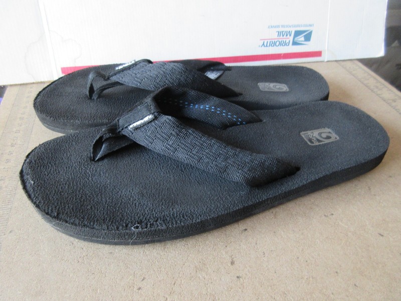 Men's TEVA Mush flip flop thong  sandals,   M 10, EU 43  (P 021)