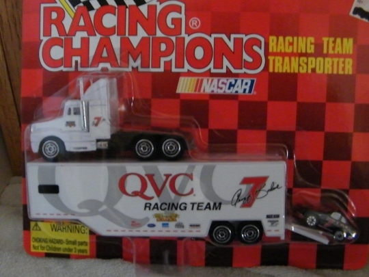 ミニカー 1:64 SCALE RACING TEAM TRANSPORTER 1997 Racing Champions 1:64 Racing Team Transporter QVC with Micro