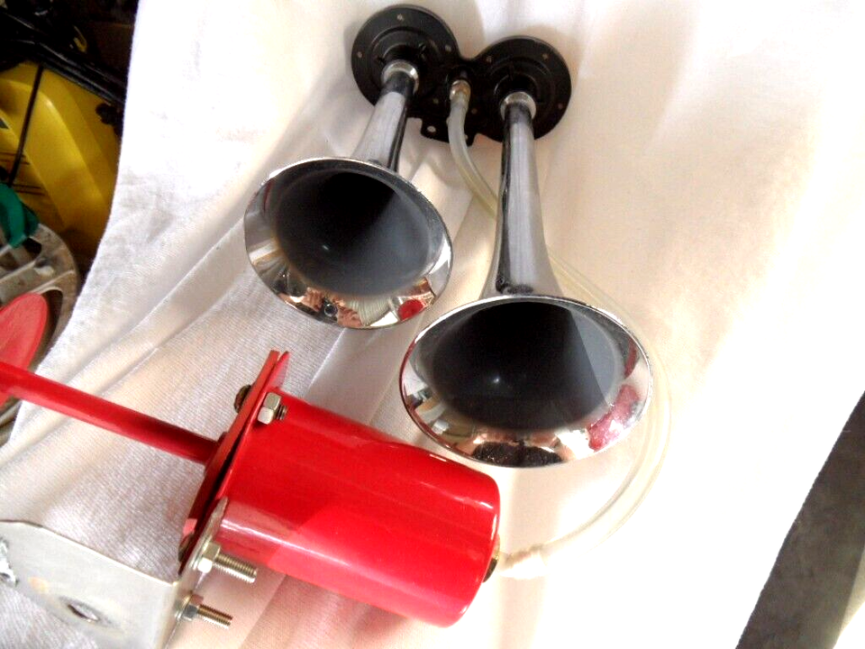 Air Horns Hand Operated Pump Lambretta Vespa Classic Scooter motorcycle