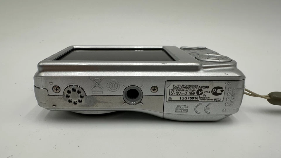 Fujifilm FinePix AV200 - Digitalkamera - Silber - mit OVP - guter Zustand - Bild 3 von 4