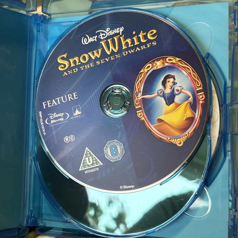 Snow White & The Seven Dwarfs Diamond Edition Blu Ray/ DVD -  Film Cell Classic  - Image 4 of 4
