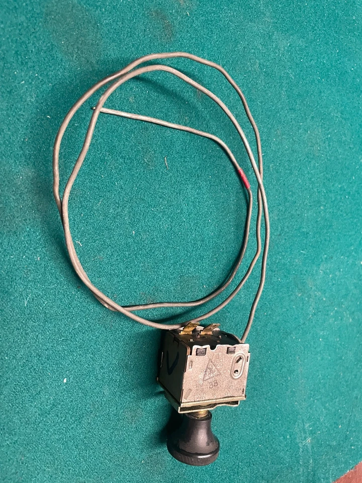 Mercedes-Benz 280 S SE SEL 300 SEL 108 / 109 Chassis A/C Thermostat - Image 3 of 3