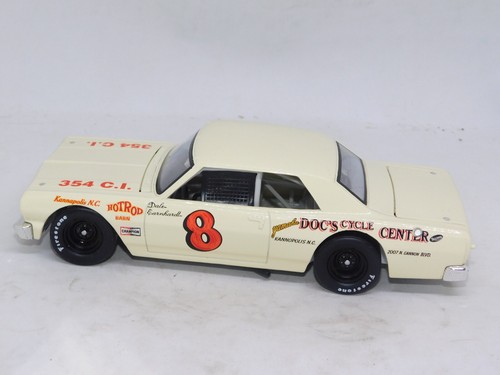 DALE EARNHARDT #8 DOC'S CYCLE CENTER 1984 CHEVROLET MONTE CARLO BY ACTION - Bild 3 von 4