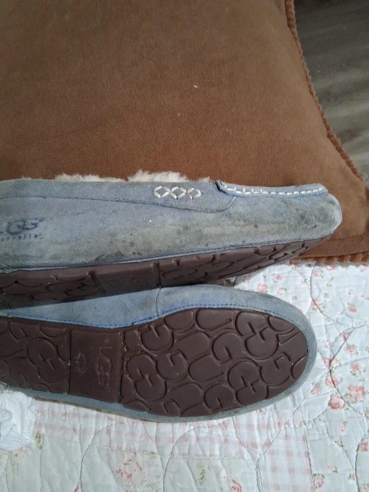 Women's Ansley Ugg Slippers Size 9.5 SEE ALL PICTURES  - Image 4 of 4