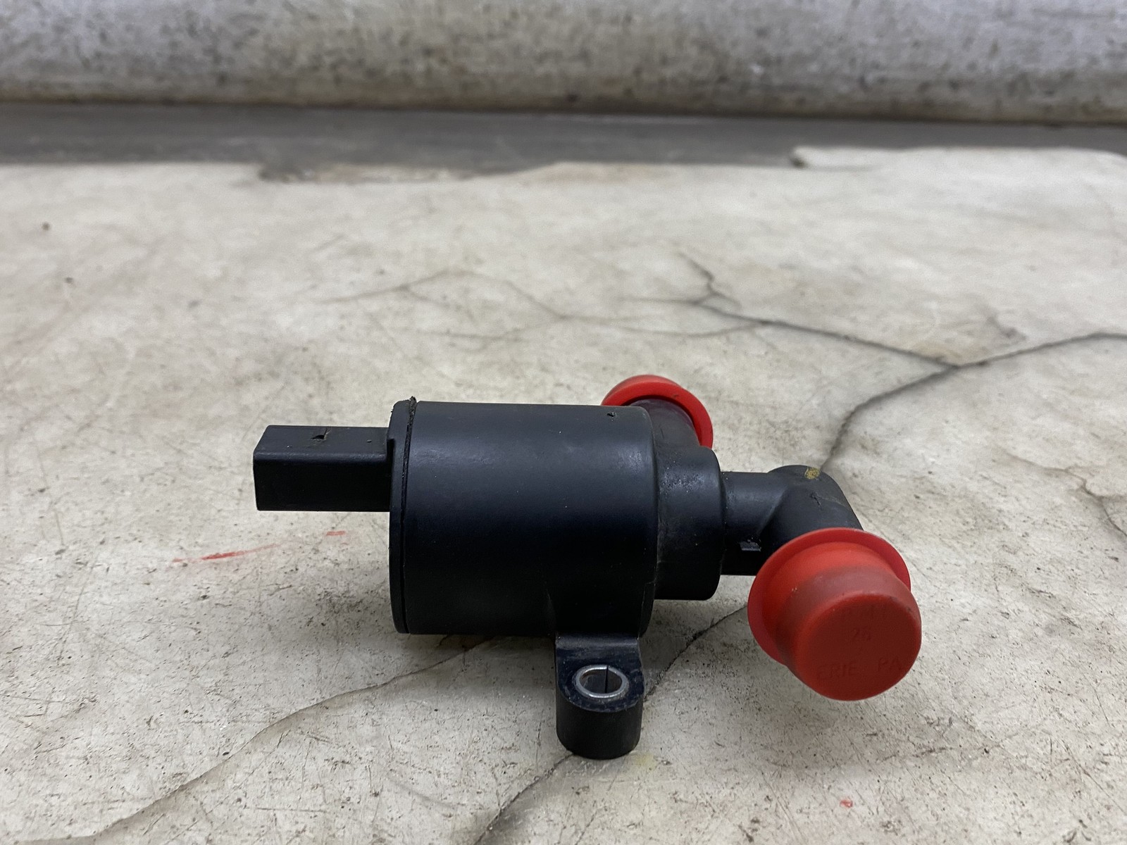 2015-2020 BENTLEY BENTAYGA OEM HEATER CONTROL COOLANT SOLENOID VALVE 4H0121671D