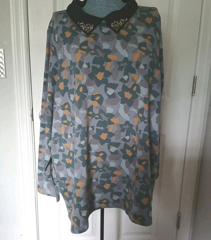 New Without Tags Logo LOUNGE  3x Top With Rhinestone Collar Accsent