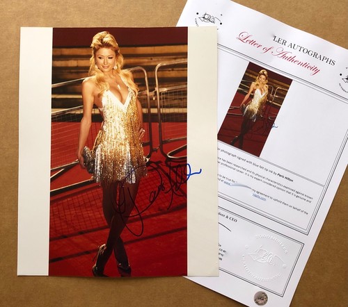 PARIS HILTON HAND SIGNED AUTOGRAPHED 8 x10 PHOTO WITH COA - Picture 2 of 3