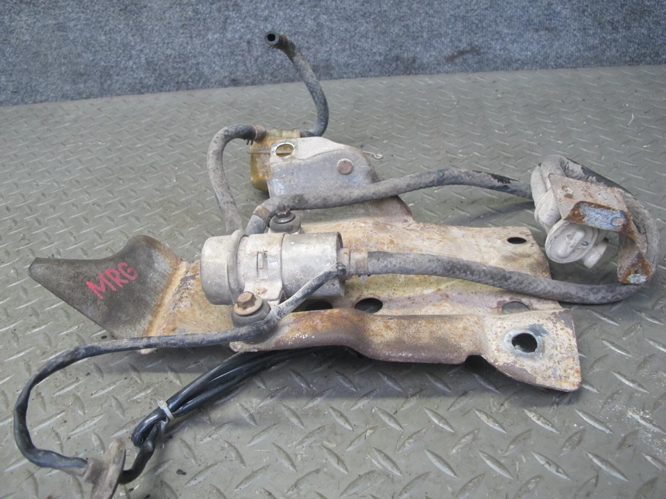 84-85 MAZDA RX7 FB 12A BOMBA DE COMBUSTIBLE FILTRO SOPORTE PLACA CON MONTAJE DE MANGUERA OEM Foto 3 de 4