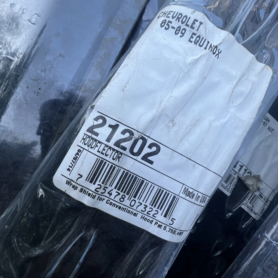Deflector de capó automático Ventshade (AVS) - se adapta a Chevrolet Equinox 2005-2009 Hoodflect Foto 3 de 3