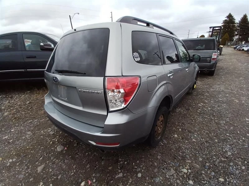 Luz trasera derecha del lado del pasajero Subaru Forester 2009-2013 (exterior, derecha) OEM Foto 4 de 4