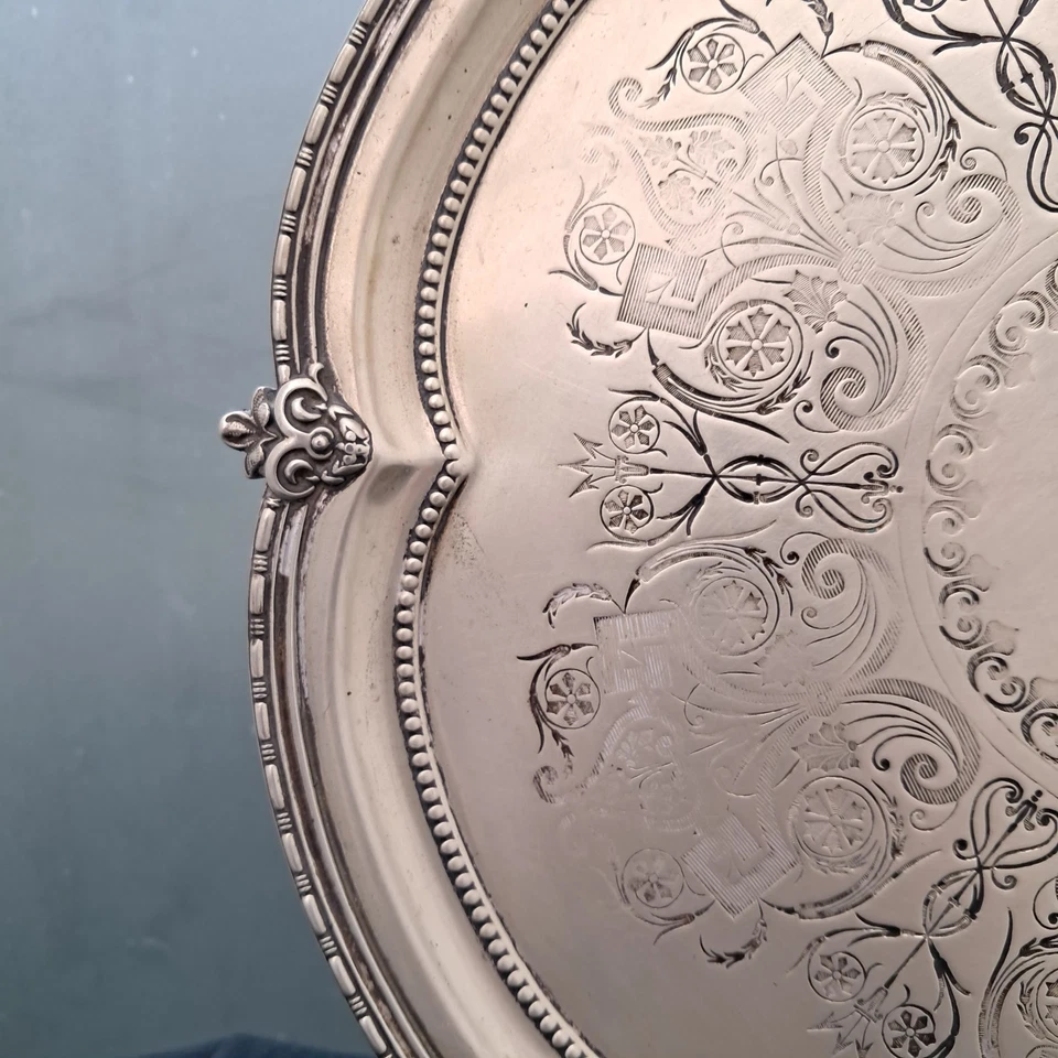 Bandeja detallada de tres patas Silber and Fleming P.G.S "Plata alemana chapada". Foto 3 de 4