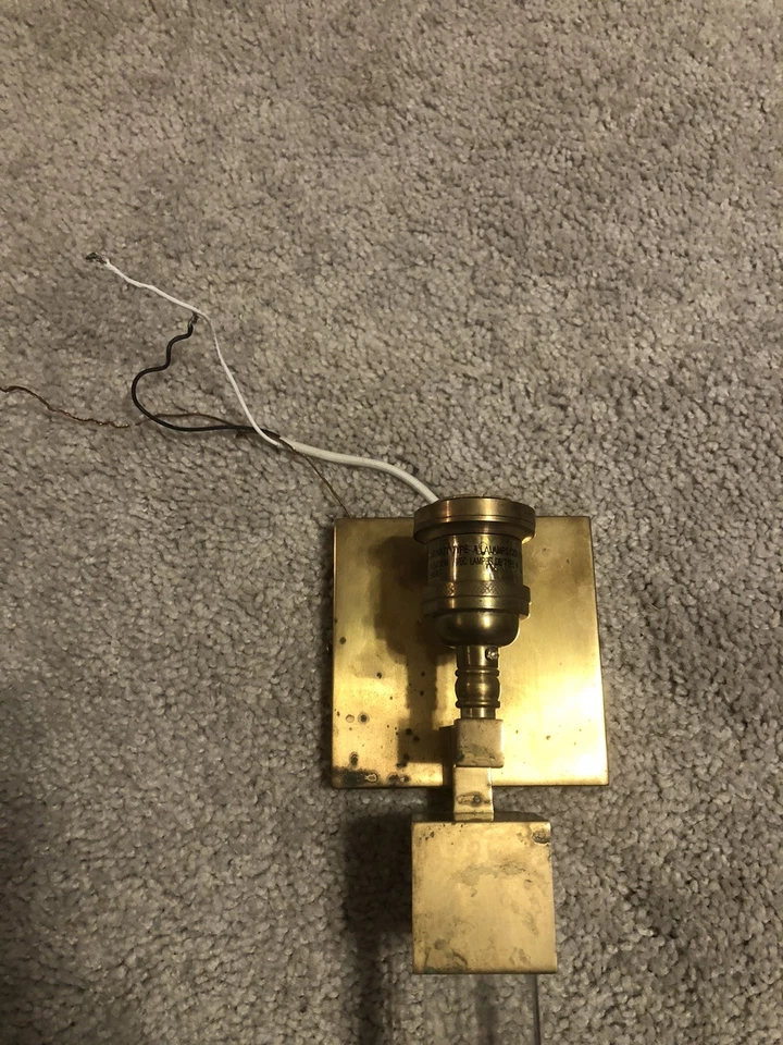 Conjunto de 2 luzes de parede vintage estilo meados do século latão e Lucite vaidade - Imagem 3 de 4