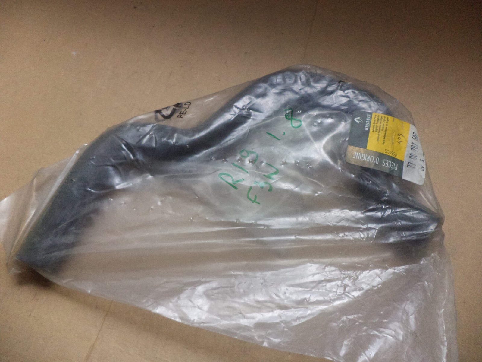Durite de vase d'expansion Renault 19 essence d'origine référence 7700787607