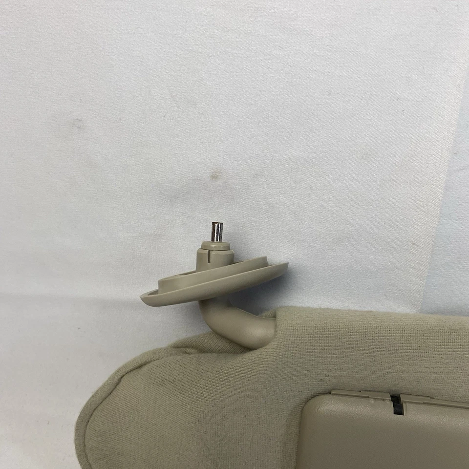 2003 - 2007 Saturn Ion Sun Visor Driver Left Side LH Beige Cloth Shade OEM — 第 4/4 张图片