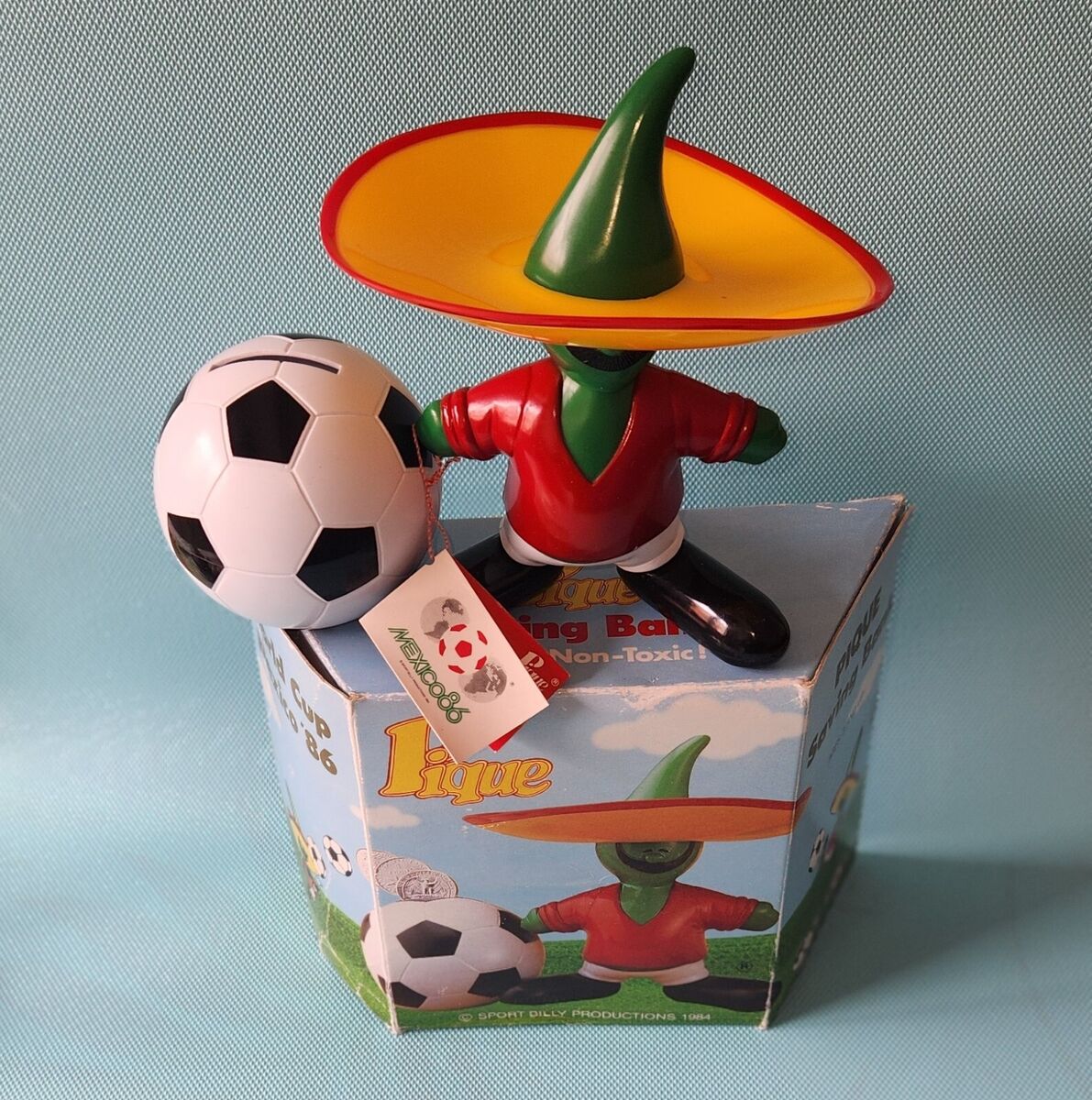 PIQUE vintage MEXICO 86 FIFA WORLD CUP boxed UNIQUE COIN PIQUE vintage MEXICO 86 FIFA WORLD CUP boxed UNIQUE COIN