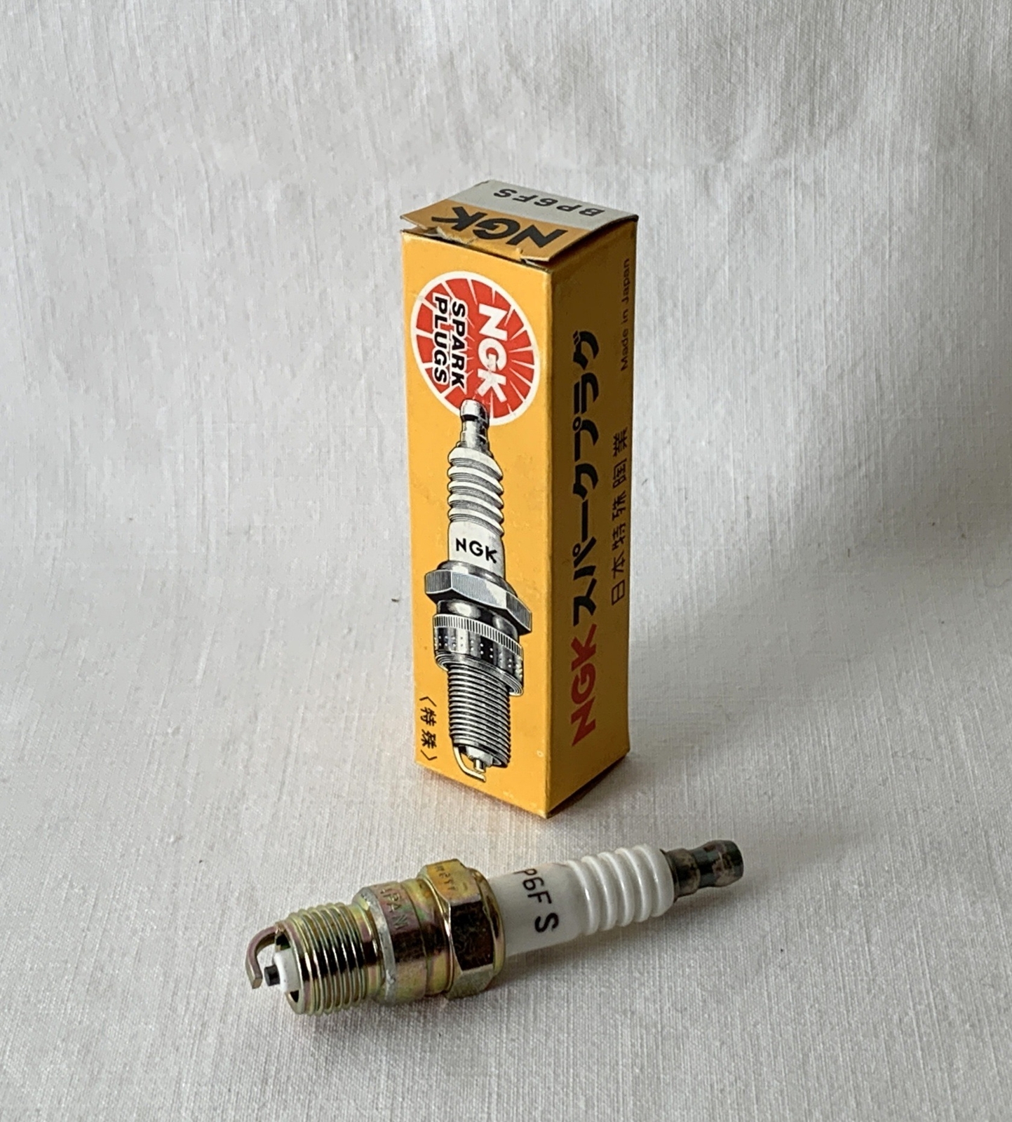 BP6FS BN NOS NGK 3512 Spark Plug Made in Japan