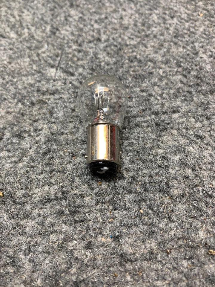 Nuevo Lote de 10 Bombillas de Señal de Giro Base Eiko 2057 Fit Vehículos Listados en la Tabla Foto 3 de 3