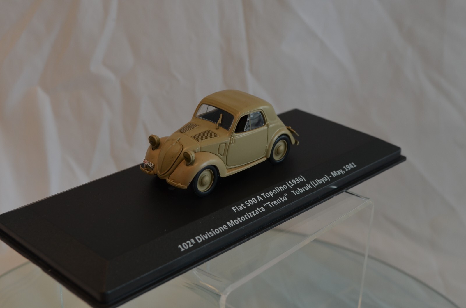 Fiat 500 A Topolino Tobruk au 1/43 : Modèle réduit haut de gamme avec peinture sable mat