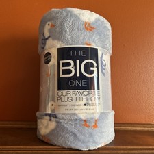Geese Blue  White 5x6 ft Oversized THROW BLANKET The Big One  NEW 