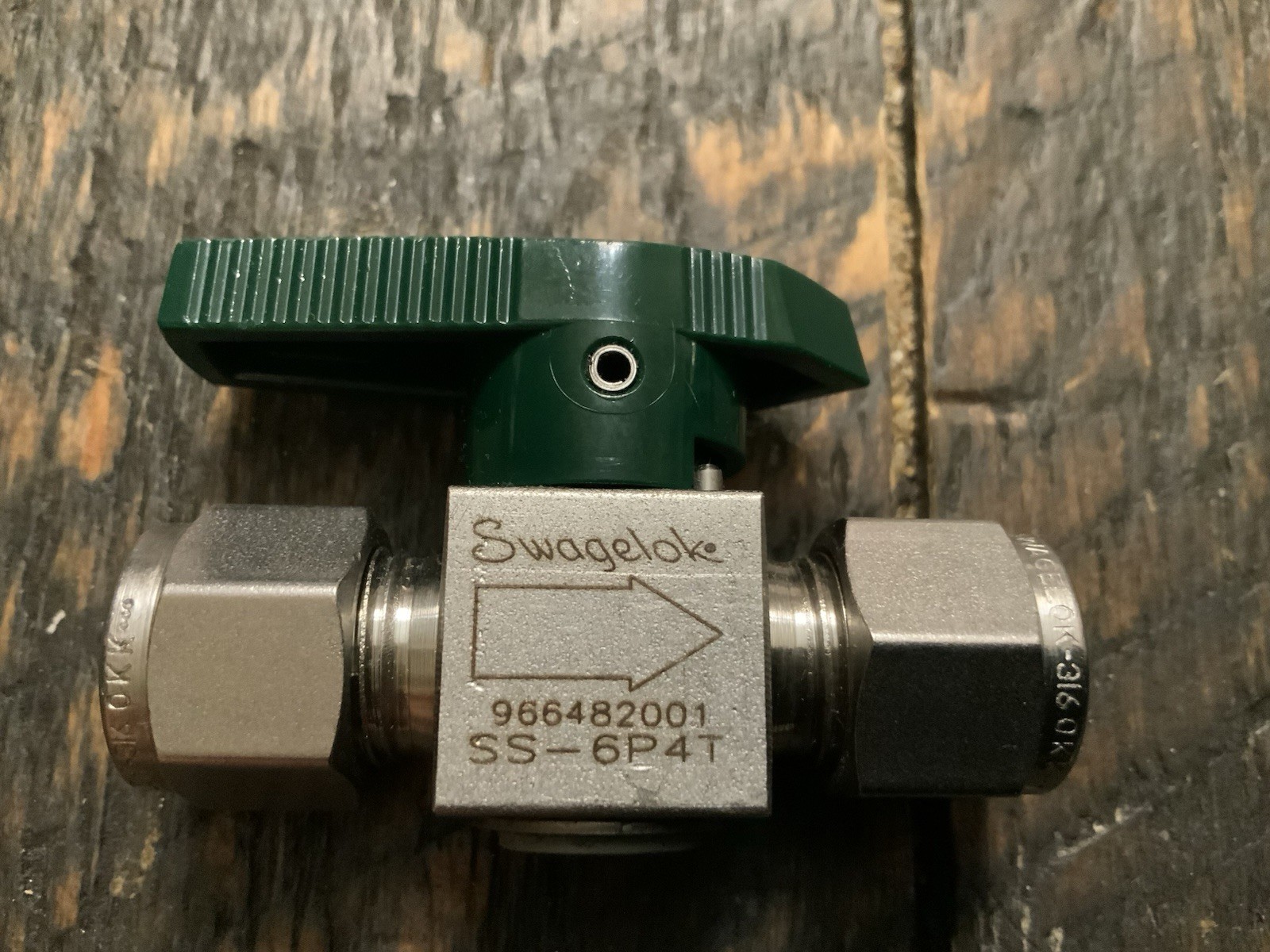 New SWAGELOK SS-6P4T, 316SS 1/4 TURN INSTRUMENT PLUG VALVE, 3/8" TUBE OD