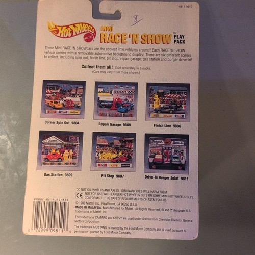 Hot Wheels Mini Race 'N Show Drive-In Burger Joint Play Pack Mustang ...