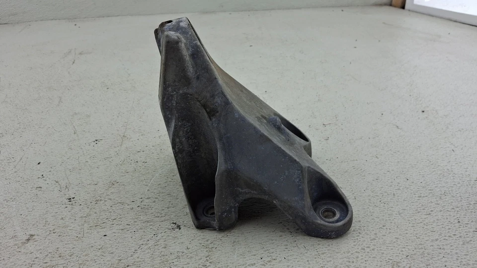 13-18 CADILLAC ATS AWD FRONT LEFT SIDE ENGINE MOUNT BRACKET SUPPORT OEM - Image 3 of 4